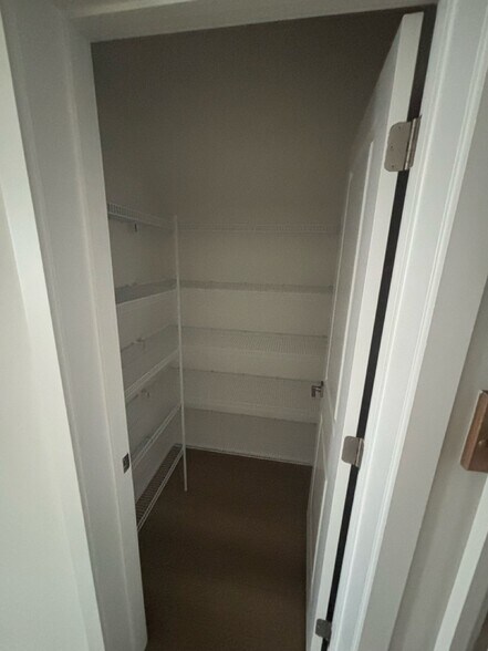 Building Photo - 43396 Farringdon Sq