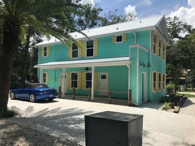 Building Photo - Newly Constructed Luxury 4 Bed / 4 Bath Bungalow Cottage with Extra Room and Bathroom