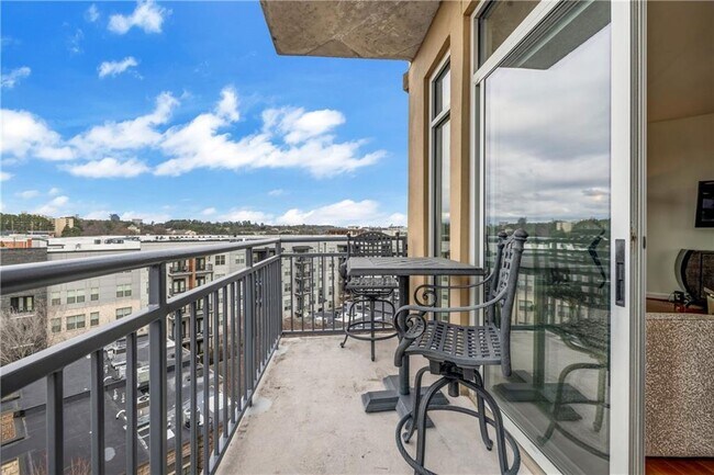 Building Photo - 711 Cosmopolitan Dr NE