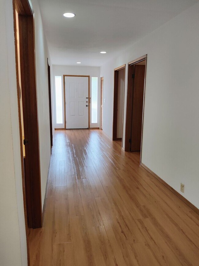 Building Photo - 3BR/2BA Home Near Hilo Hospital!