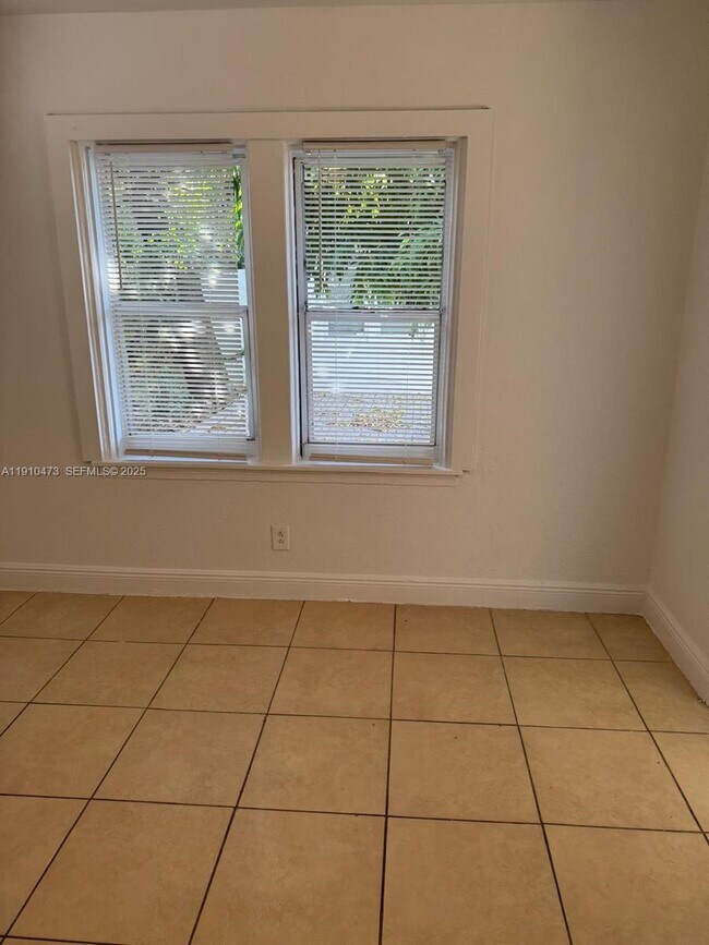 Building Photo - 1820 Funston St