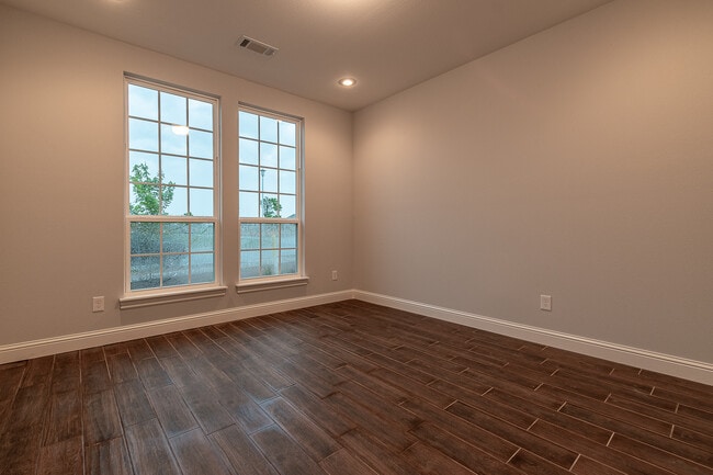 Building Photo - 1431 Water Way Dr