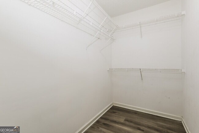 Building Photo - 10990 Knotty Pine Pl