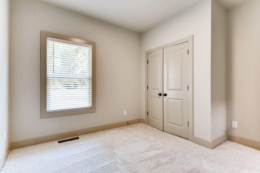 Building Photo - 1293 Almont Dr SW