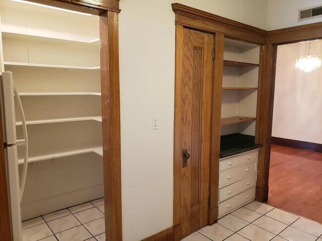 Building Photo - 2 bedroom in Chicago IL 60660