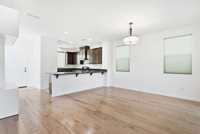 Building Photo - Impeccable 3 bedroom house in Davis Mace Ranch