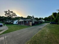 Building Photo - South Z