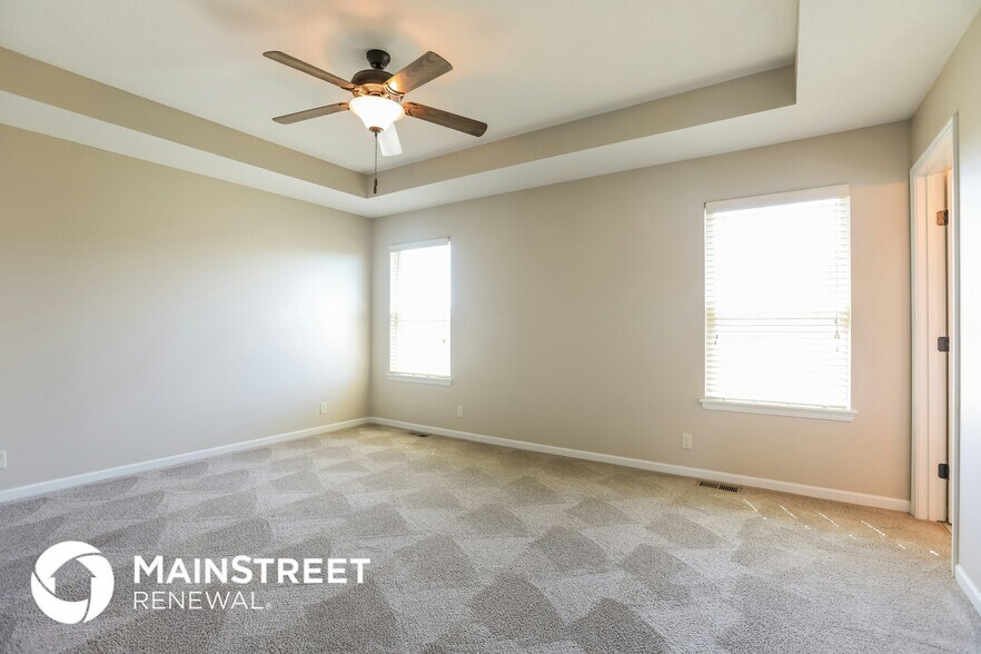 Building Photo - 592 S Walnut St