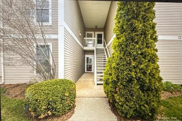 Building Photo - 1422 Fox Pointe Cir