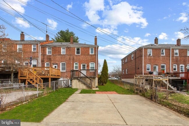 Building Photo - 227 Willow Ave