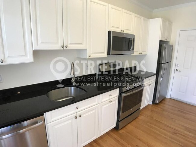 Building Photo - 3 bedroom in Cambridge MA 02138
