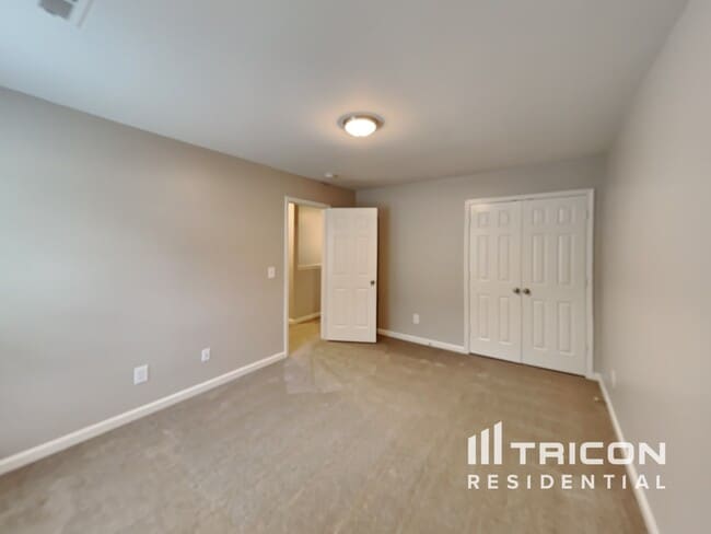 Building Photo - 570 Clear Meadow Dr