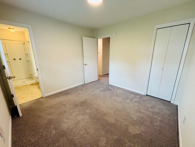 Building Photo - 100 Edgewood Ln