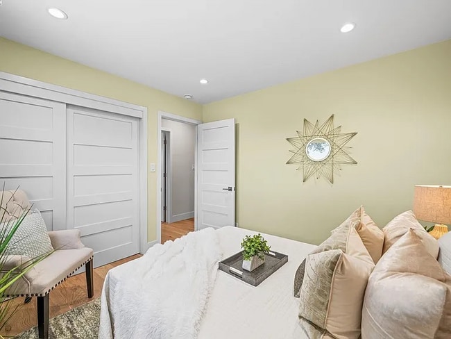 Building Photo - 627 E Angela St