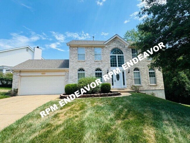 Building Photo - Spacious 4 bedroom, 2.5 bath home availabl...