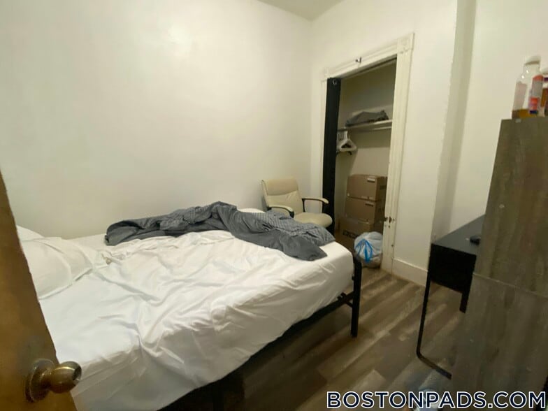 Building Photo - 129 Cedar St