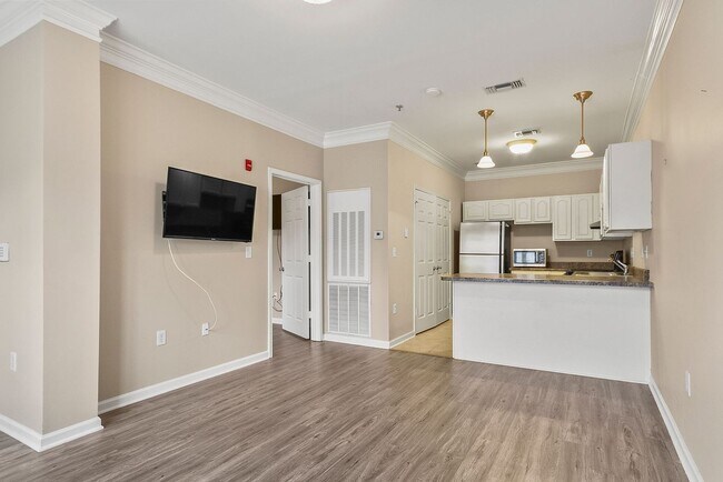 Building Photo - Capstone Quarters 1 Bed 1 Bath Condo! Available Fall 2026!