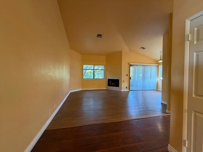 Building Photo - 5072 S Rainbow Blvd