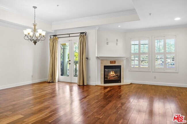 Building Photo - 1050 N Edinburgh Ave