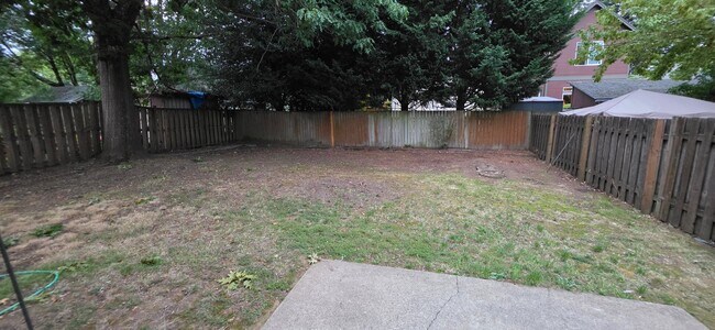 Building Photo - 4904 SE Bybee Blvd