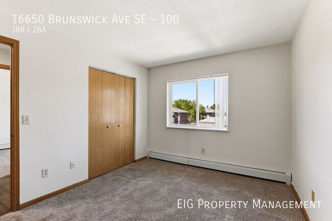 Building Photo - 16650 Brunswick Ave SE