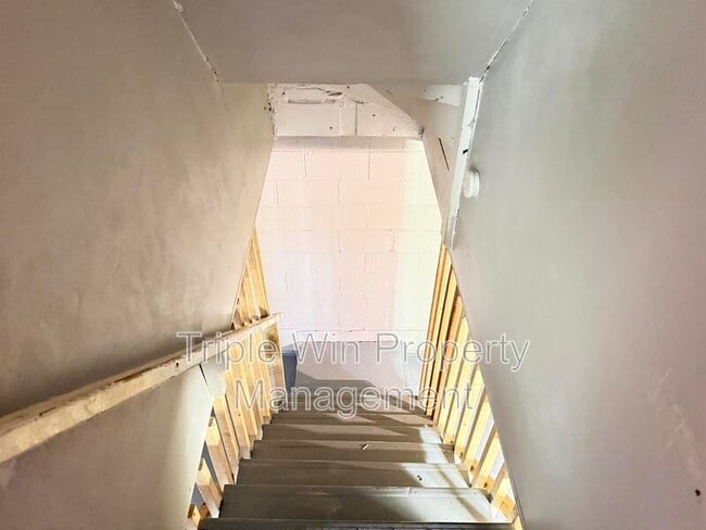 Building Photo - 8664 Belhaven Dr