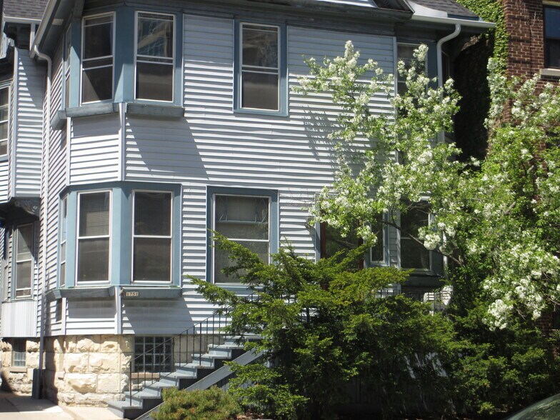 Building Photo - 1751 N Cambridge Ave