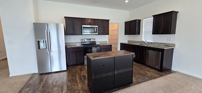 Building Photo - 15660 Merlin Ave