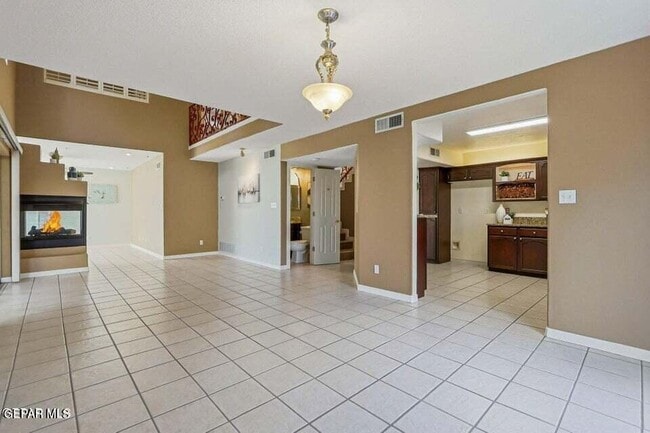 Building Photo - 650 Vera Ct