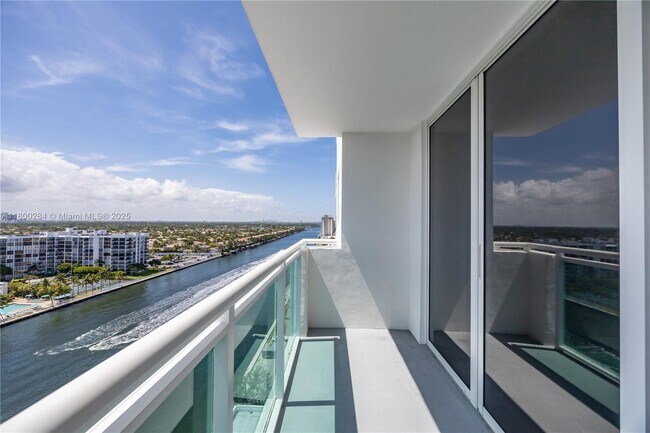 Building Photo - 3000 S Ocean Dr
