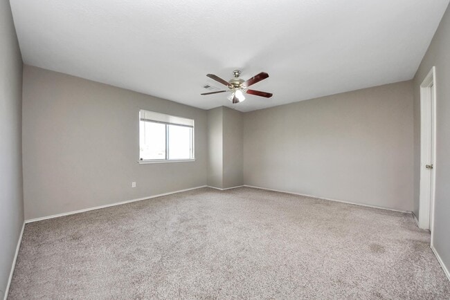 Building Photo - 403 Willow W Dr