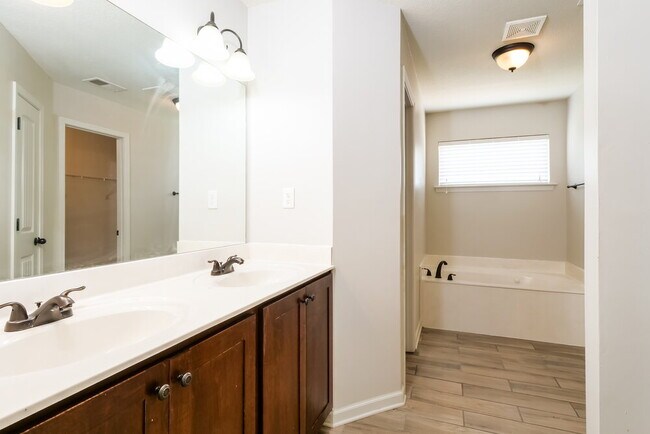 Building Photo - 1405 Shetland Dr