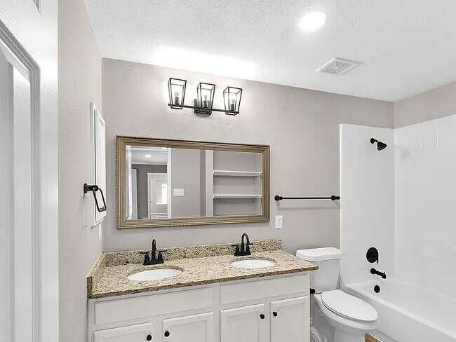 Building Photo - 4729 Woodhaven Ln, Haltom City, TX 76137
