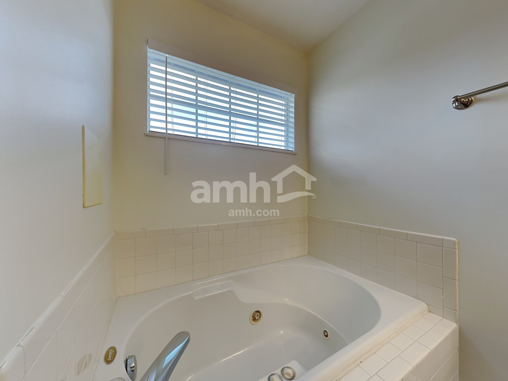 Building Photo - 1048 Reveres Run