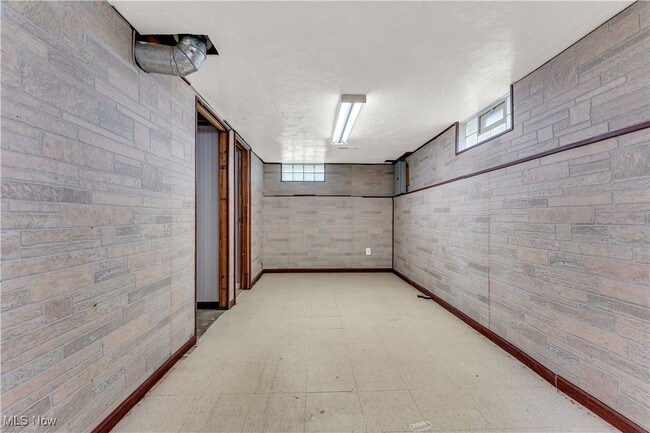 Building Photo - 1104 Hillsdale Rd
