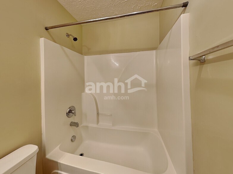 Building Photo - 1361 E Nir Shreibman