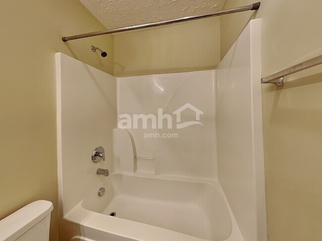 Building Photo - 1361 E Nir Shreibman