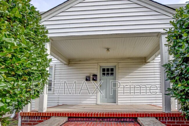 Building Photo - 1135 Jackson Ave
