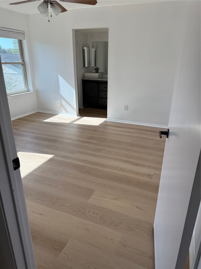 Building Photo - 6649 Westwick Dr