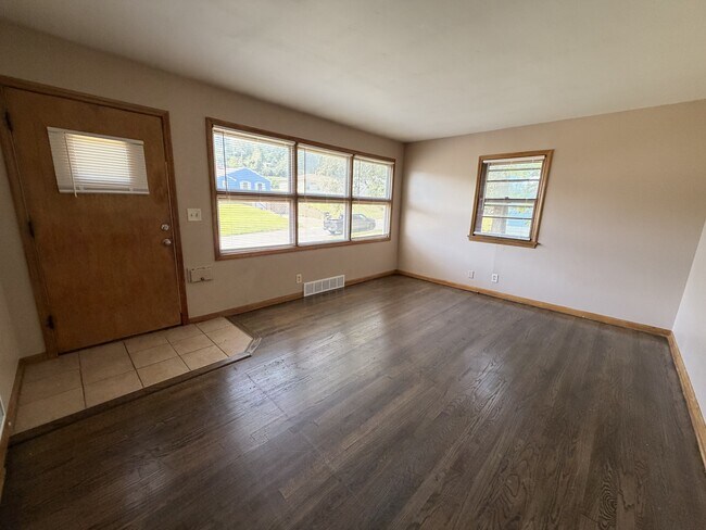 Building Photo - 4010 Newport Ave