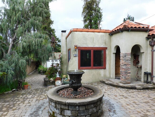 Building Photo - 56 La Venezia Ct