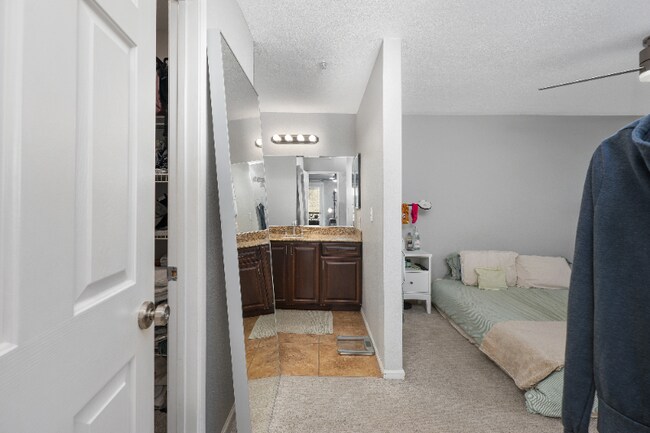 Building Photo - 3550 Lebon Dr