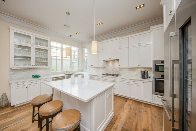 Building Photo - 5410 Alder Cir