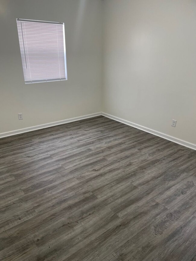 Building Photo - Renovated Home in Miller Area