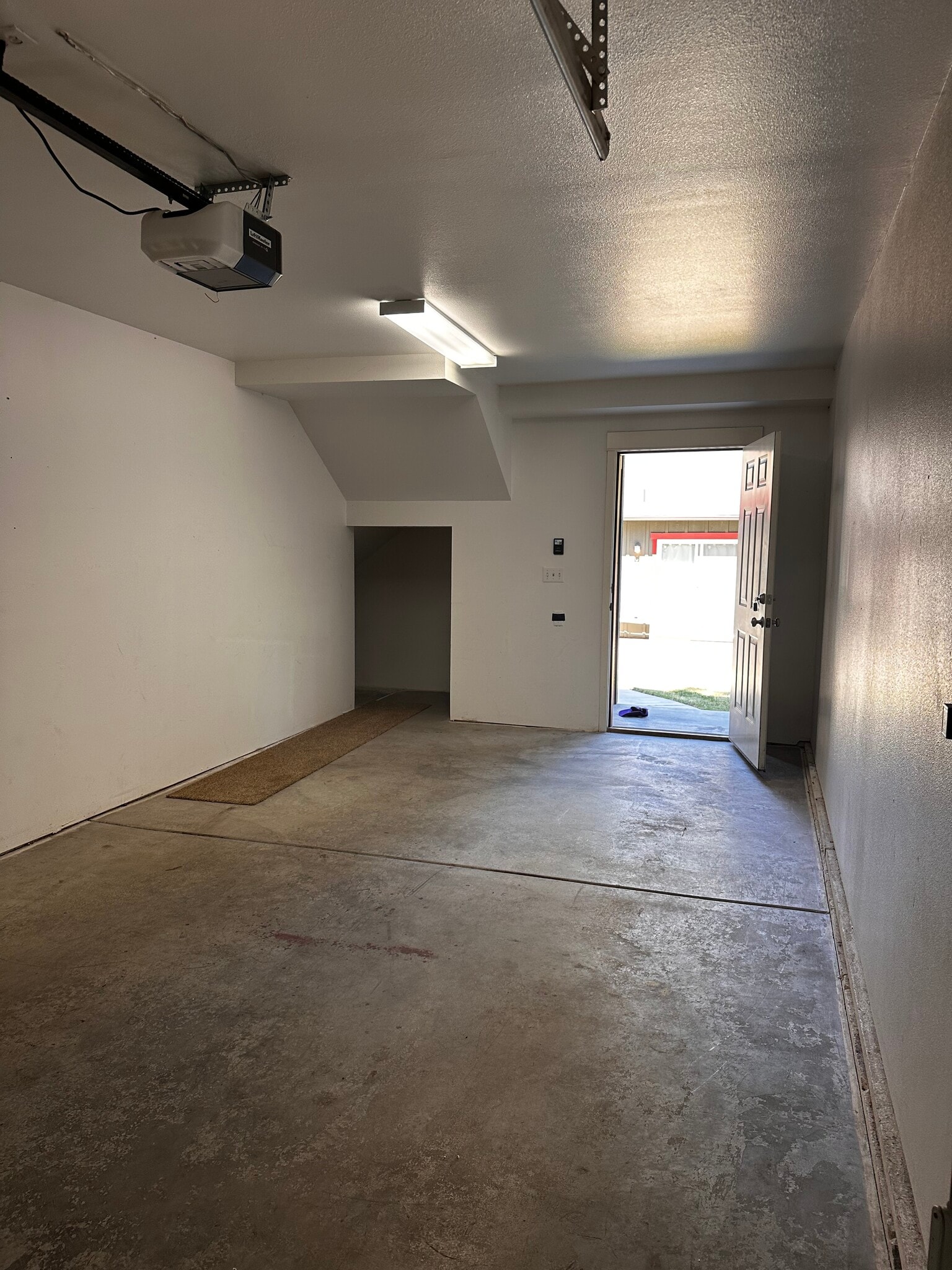 Building Photo - 159 SE Roosevelt Ave