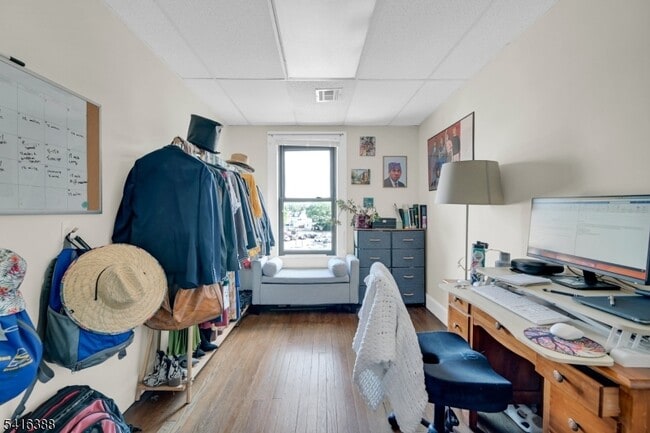 Building Photo - 38 Morris St