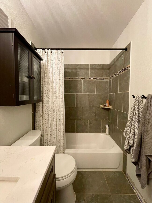 Building Photo - Spacious 2bed/2bath Condo in Aurora