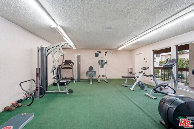 Building Photo - 5460 White Oak Ave