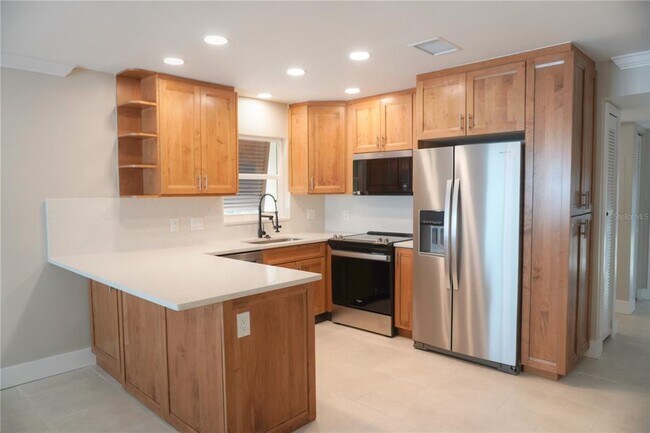 Building Photo - 8535 Blind Pass Dr