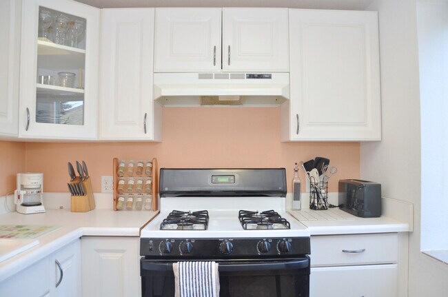 Building Photo - 208 27th Ave E